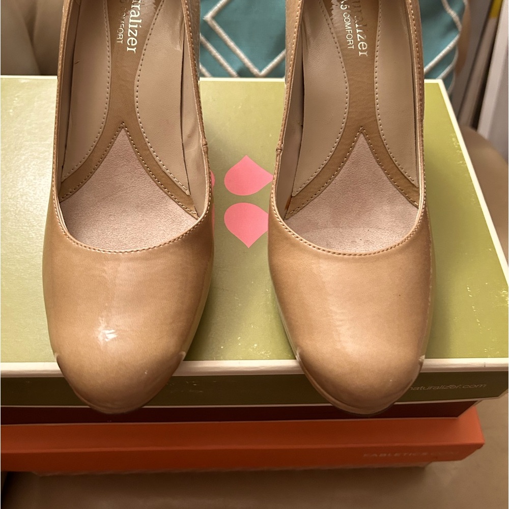 Naturalizer High heels. SZ 8 Patent Leather tan